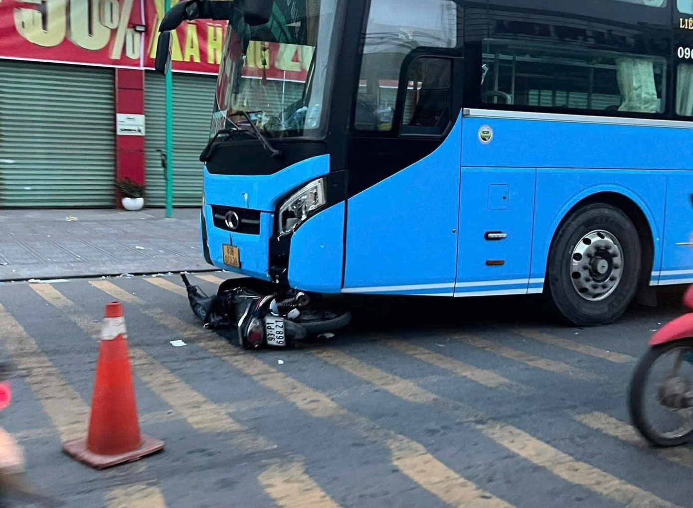 Tai nan xe buyt TP.HCM anh 1