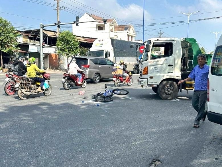 Tai nan xe buyt TP.HCM anh 2