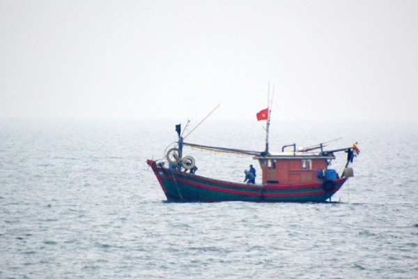 Khu vuc Bac Bien Dong gio lon, bien dong manh va song cao 3-5 m hinh anh