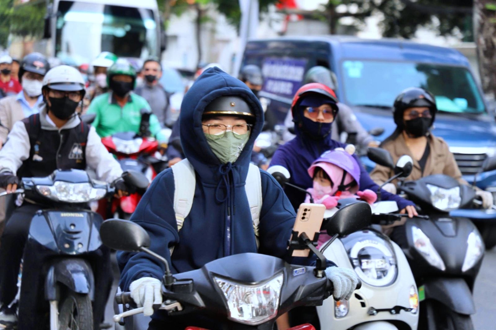 Khong khi mat me bao trum TP.HCM va Nam Bo toi nay 30/12 hinh anh