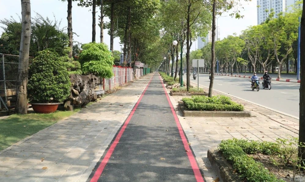 Lan duong rieng cho xe dap dau tien o TP.HCM khai thac tu ngay mai hinh anh