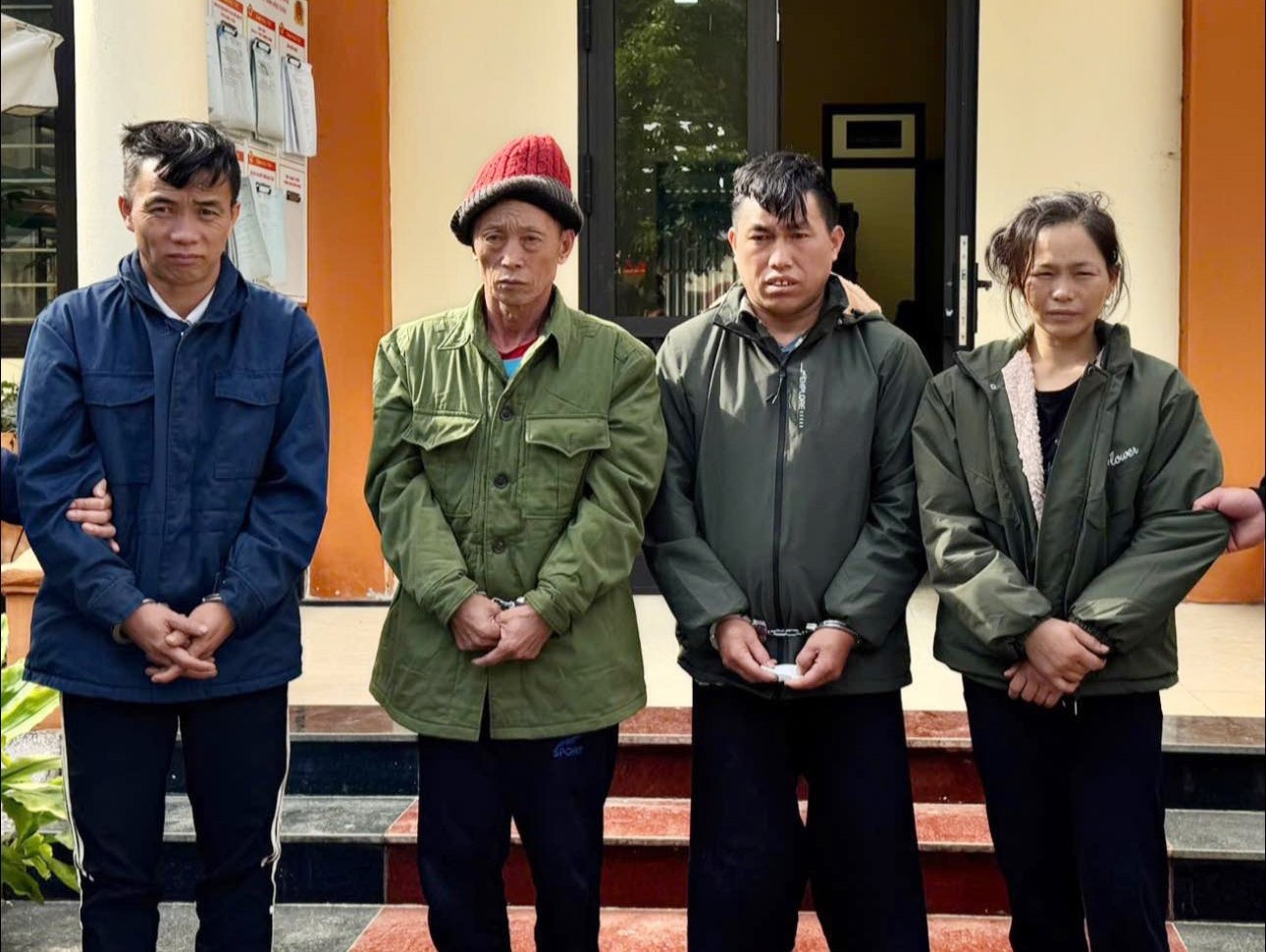 Thu giu,  1.000 vien ma tuy anh 2