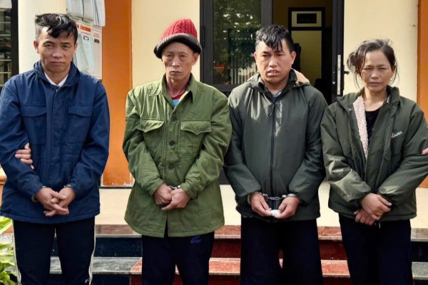 Bat giu 4 doi tuong, thu giu gan 1.000 vien ma tuy tong hop hinh anh