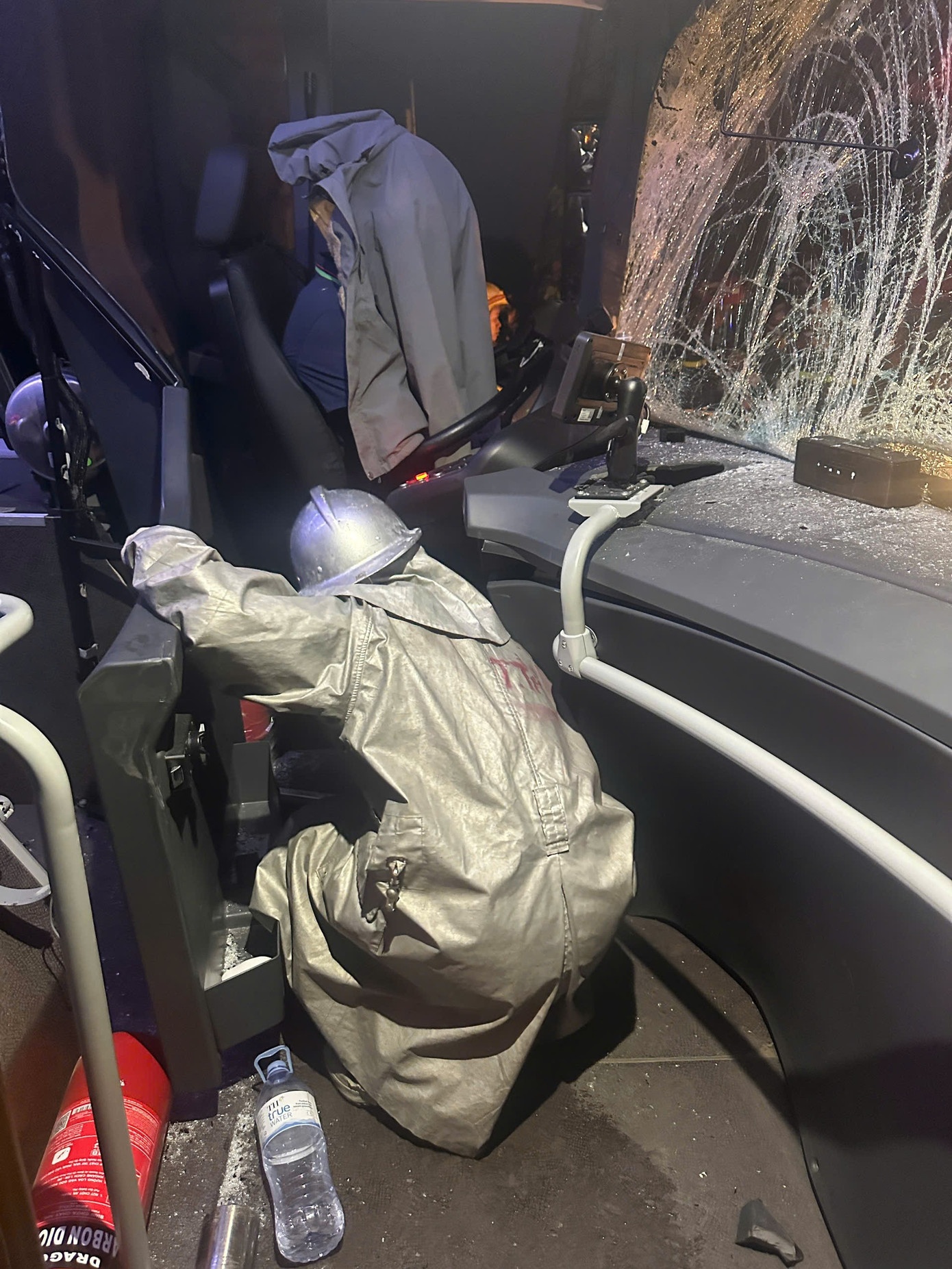 Giai cuu,  tai xe xe buyt anh 2