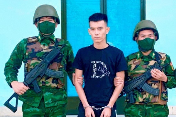 Bat doi tuong bi truy na khi dang nhap canh vao Viet Nam hinh anh