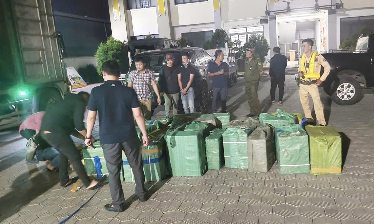 thuoc la nhap lau anh 2