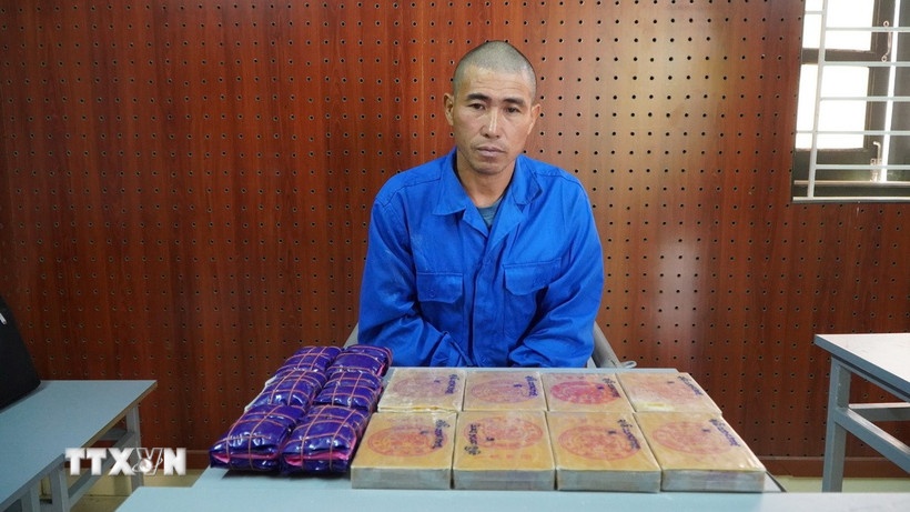 Bat giu doi tuong,  van chuyen,  8 banh heroin anh 1