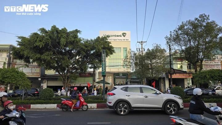 ngan hang Vietcombank,  Giam doc Vietcombank,  Chu tich Vietcombank,  nhan vien Vietcombank,  Tru so Vietcombank,  Chi nhanh Vietcombank anh 8