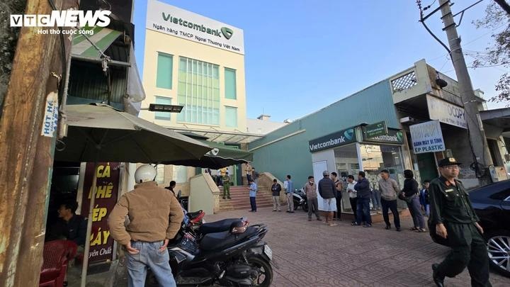 ngan hang Vietcombank,  Giam doc Vietcombank,  Chu tich Vietcombank,  nhan vien Vietcombank,  Tru so Vietcombank,  Chi nhanh Vietcombank anh 6