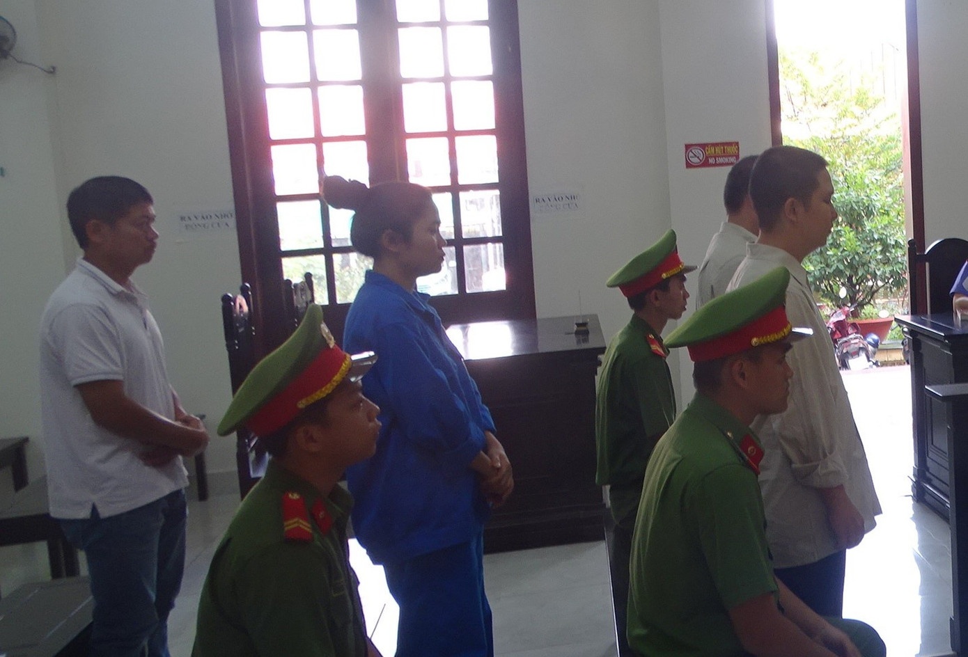 Dang kiem vien,  Nhan hoi lo anh 2