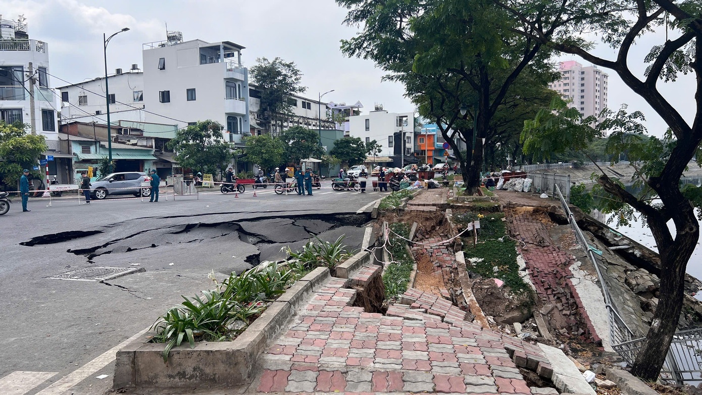 Sau tieng dong lon anh 4