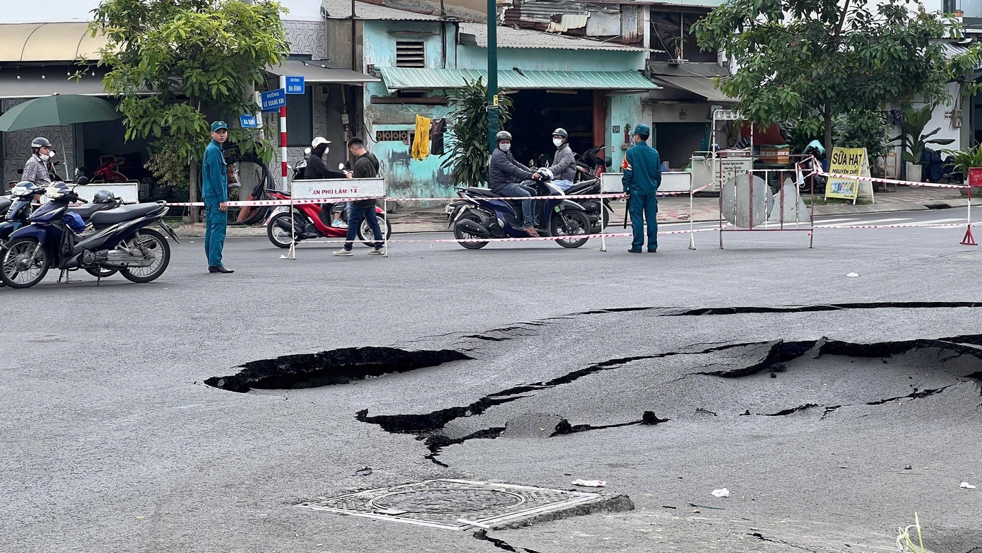 Sau tieng dong lon anh 2