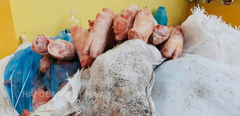 Thu giu,  1 tan,  chan lon boc mui anh 2