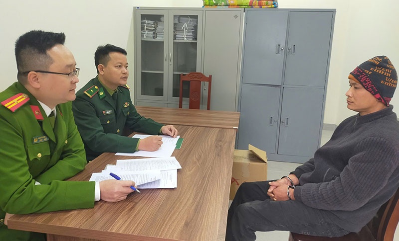 Van chuyen,  1 tan phao lau anh 4