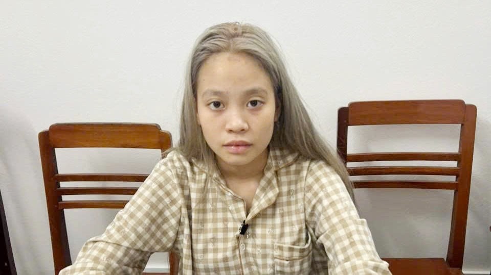 Tin loi xin viec qua mang, hai be gai bi ban vao quan karaoke hinh anh