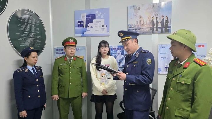 Cong ty Celab Cosmetics,  Giam doc Celab Cosmetics,  Chu Celab Cosmetics,  nhan vien Celab Cosmetics,  Thuoc Celab Cosmetics,  Nhuom toc Celab Cosmetics anh 1