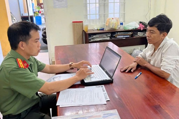 Lua hang tram nan nhan bang chieu thuc ban may moc 'gia re' hinh anh