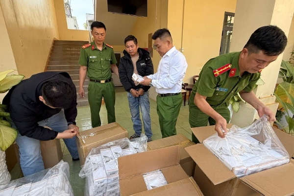 Triet pha duong day buon lau 10.000 bao thuoc la Jet hinh anh