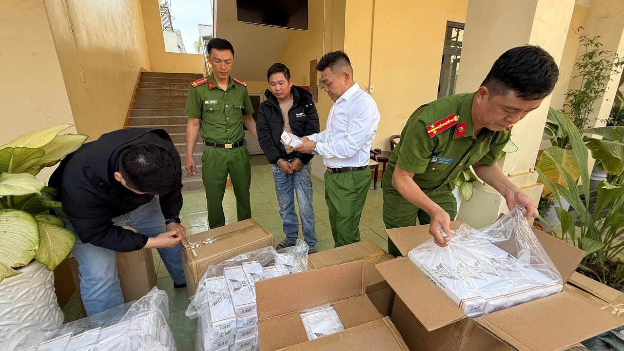 Triet pha duong day,  Buon lau,  10.000 bao,  thuoc la Jet anh 1