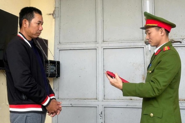 Bat tam giam doi tuong lam gia giay chung nhan quyen su dung dat hinh anh