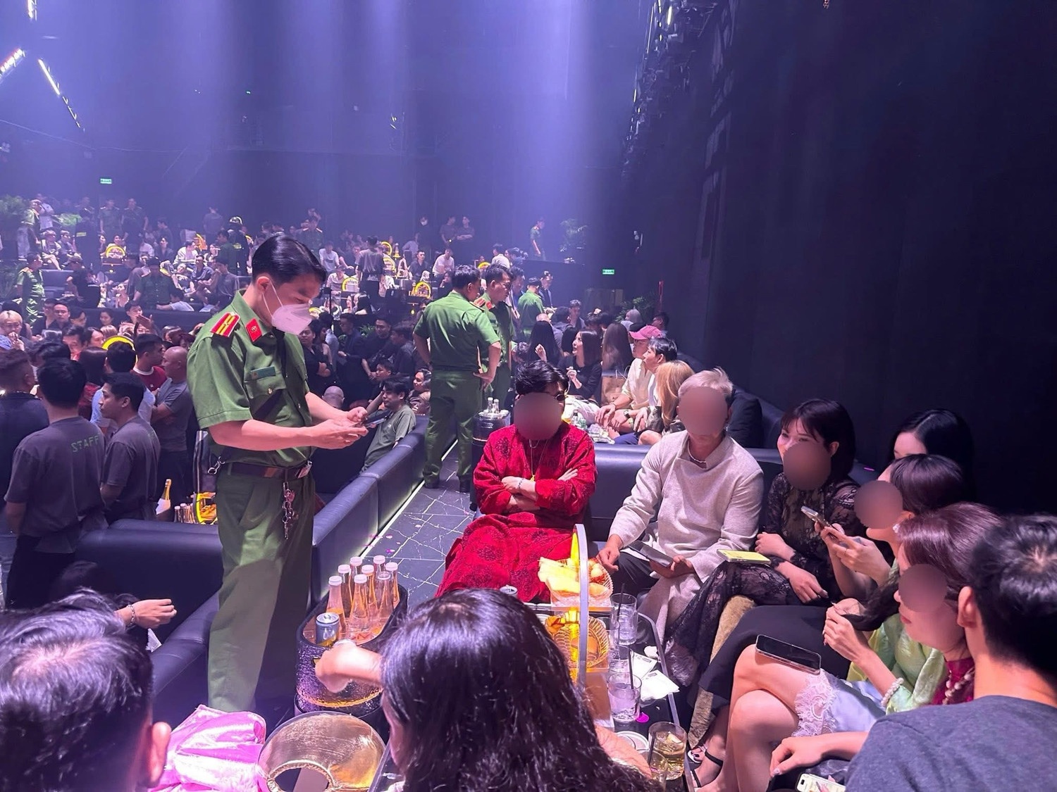 Quan bar APLUS,  chu quan bar APLUS,  NV quan bar APLUS,  Ktra Quan bar APLUS,  Dot kich bar APLUS anh 2