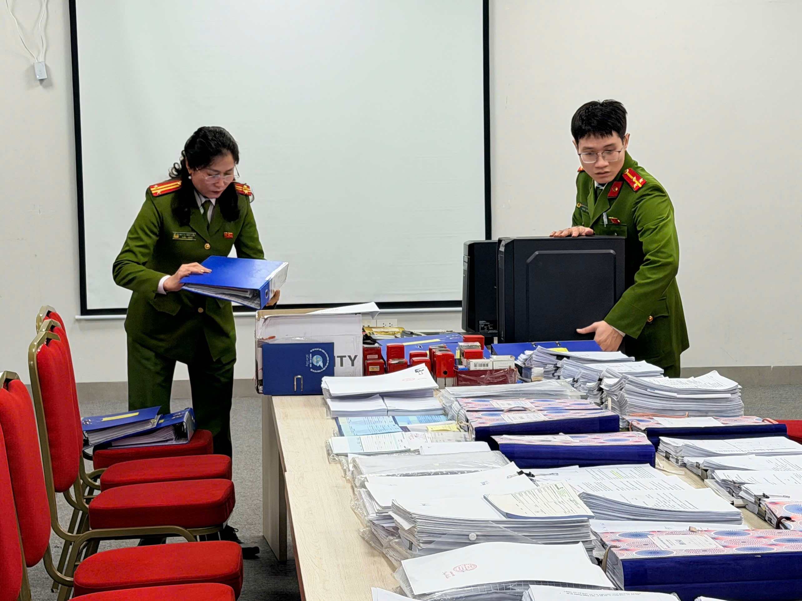 Cong ty Hoang Thanh,  Doanh nghiep Hoang Thanh,  Giam doc Hoang Thanh anh 3