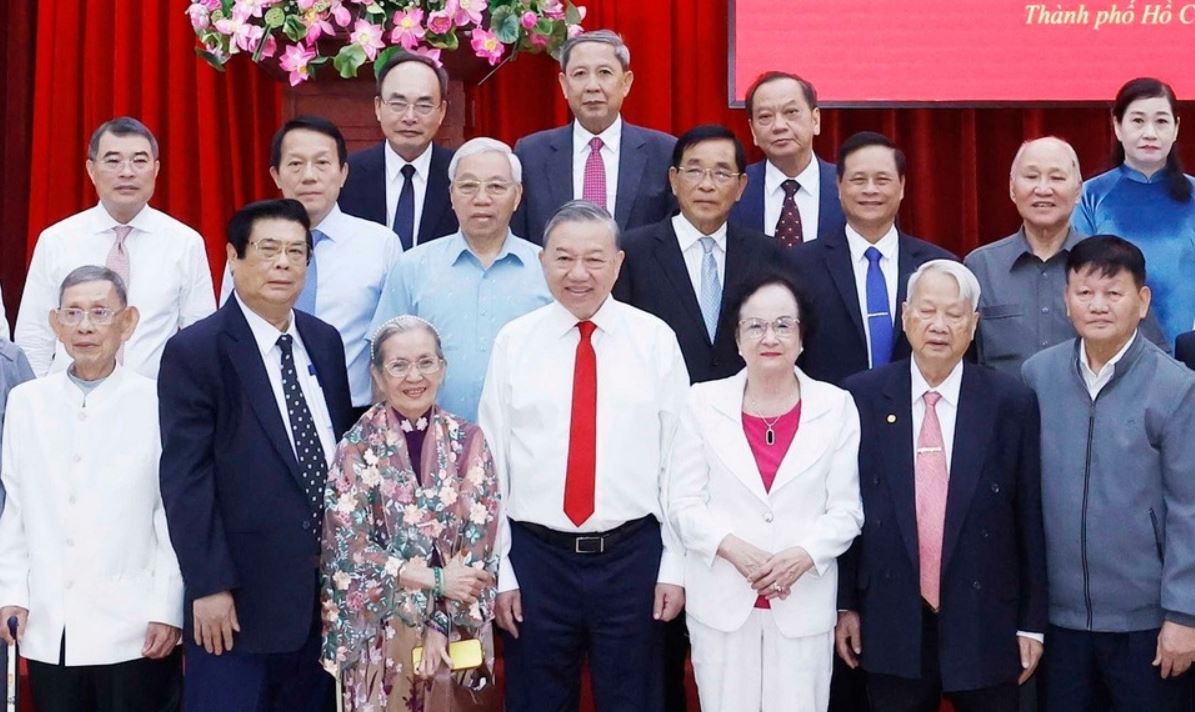 Tong Bi thu gap mat cac nguyen Uy vien TW Dang khu vuc phia Nam hinh anh