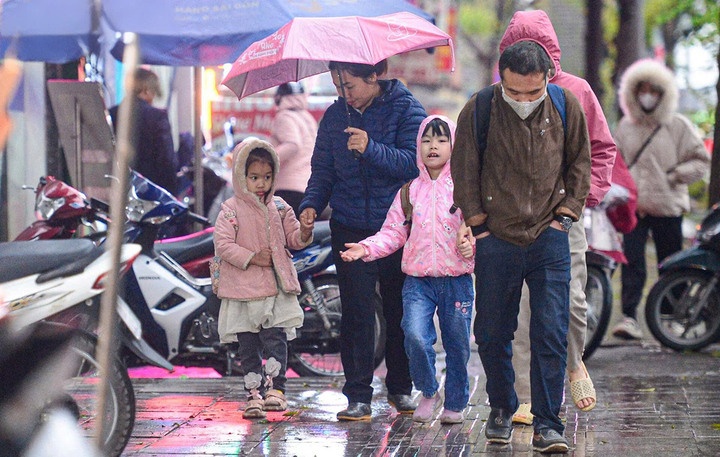 Tin khong khi lanh moi nhat: Ha Noi ret dam tu chieu nay kem mua rao hinh anh