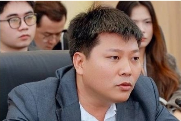 Ong chu san tien so Onus dung chuoi cua hang banh my de lua dao hinh anh