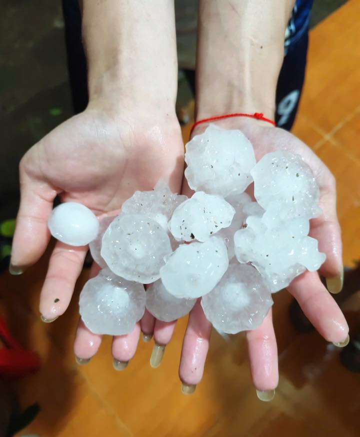 Mua da tiep tuc trut xuong Ha Noi va nhieu tinh, thanh phia Bac hinh anh