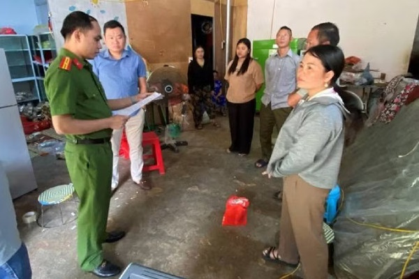 Khoi to doi tuong san xuat, buon ban 'thuoc nam gia truyen' hinh anh