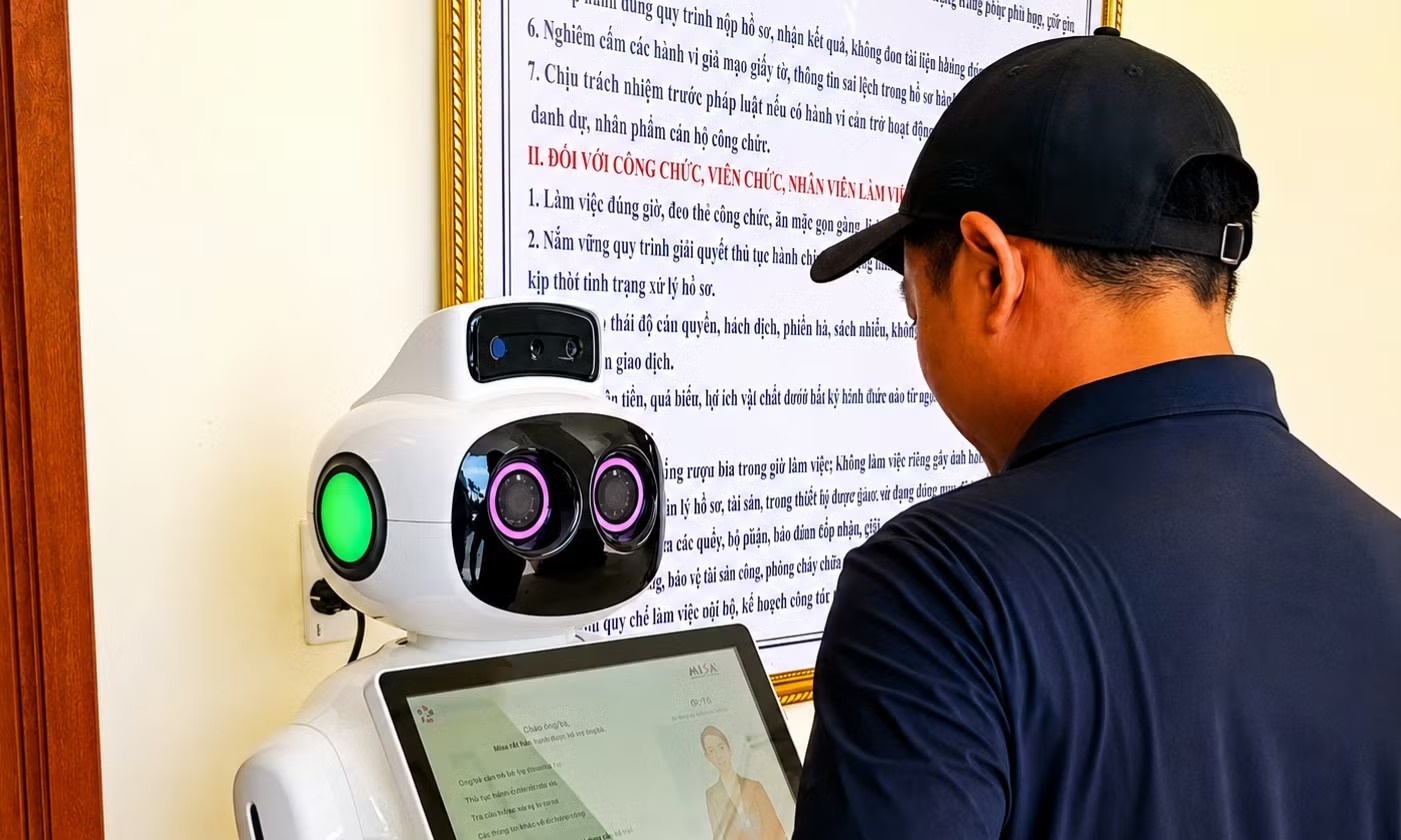 robot cong chuc anh 1