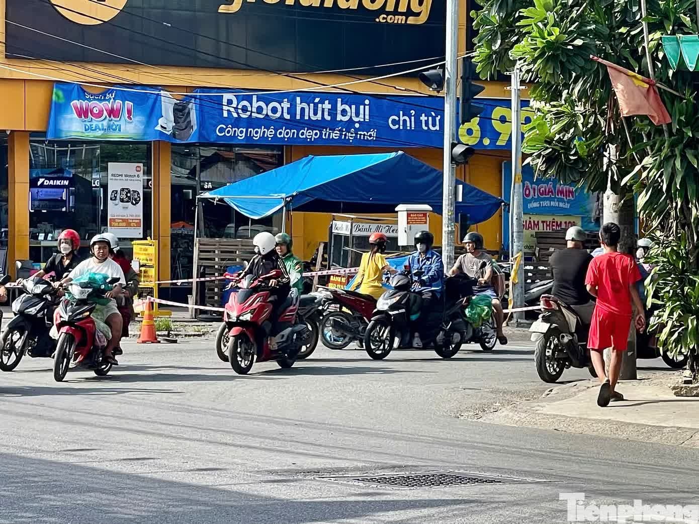 Nhiều vết m&aacute;u,  k&eacute;o d&agrave;i ảnh 1