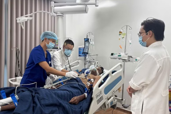 Điện chia buồn về vụ tàu du lịch gặp nạn tại An Giang