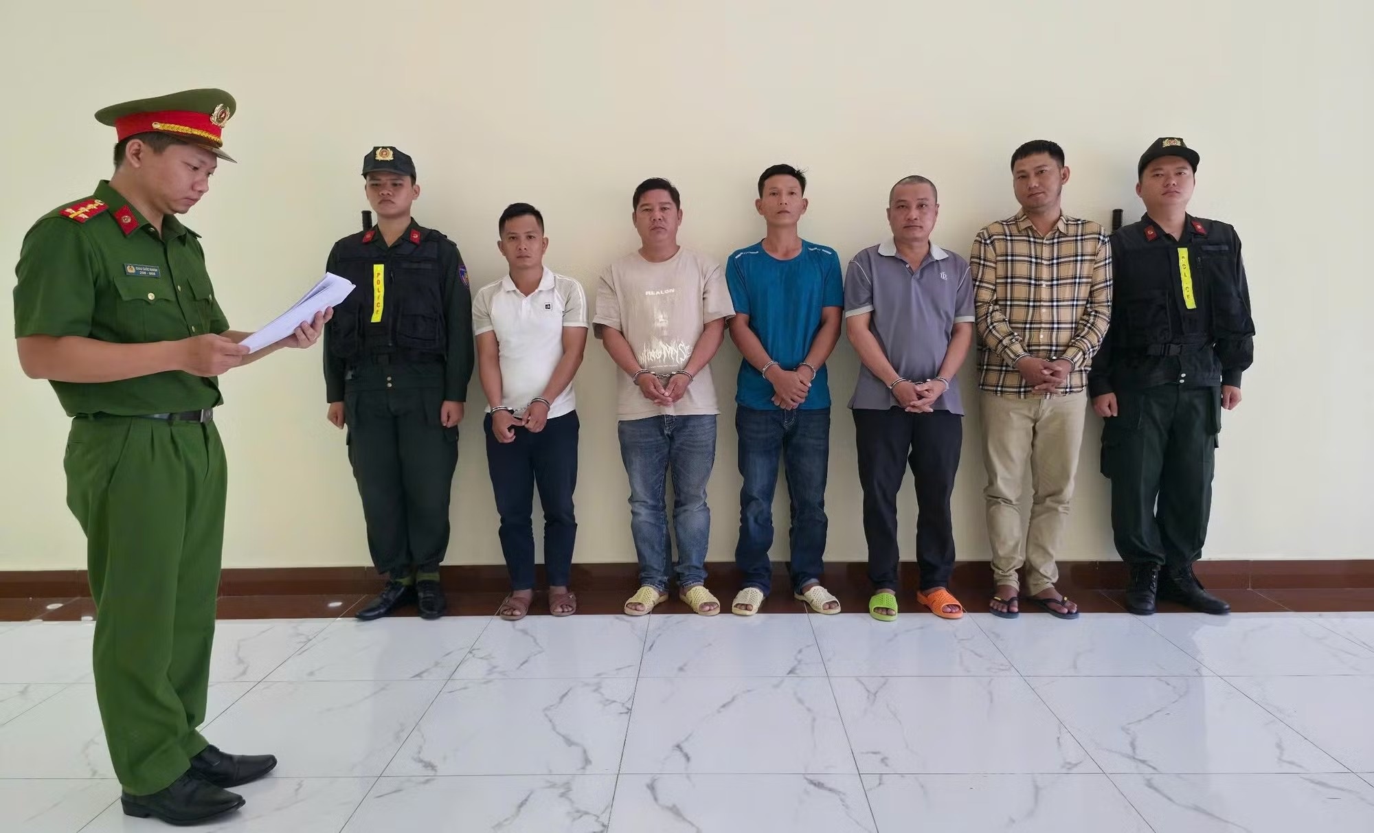 Khởi tố vụ đổ trái phép gần 800 tấn chất thải xây dựng