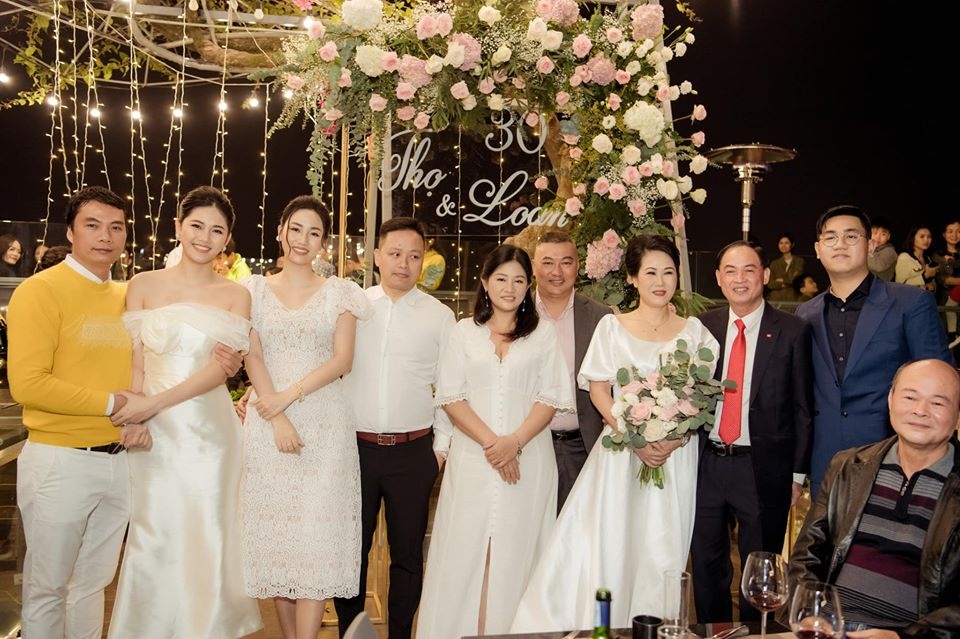 A hau Thanh Tu va chong anh 1