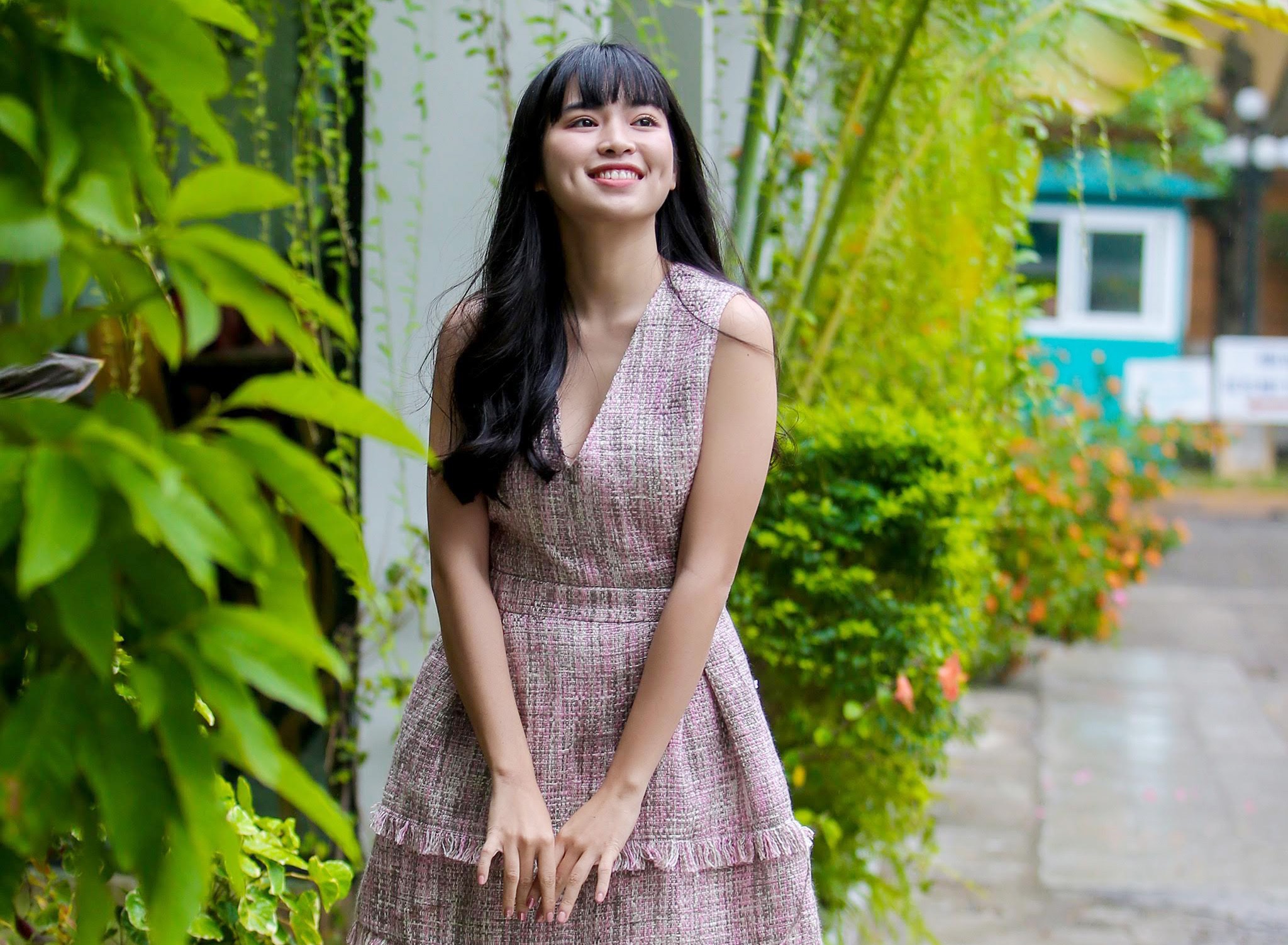 Hot girl dong Mat biec anh 2