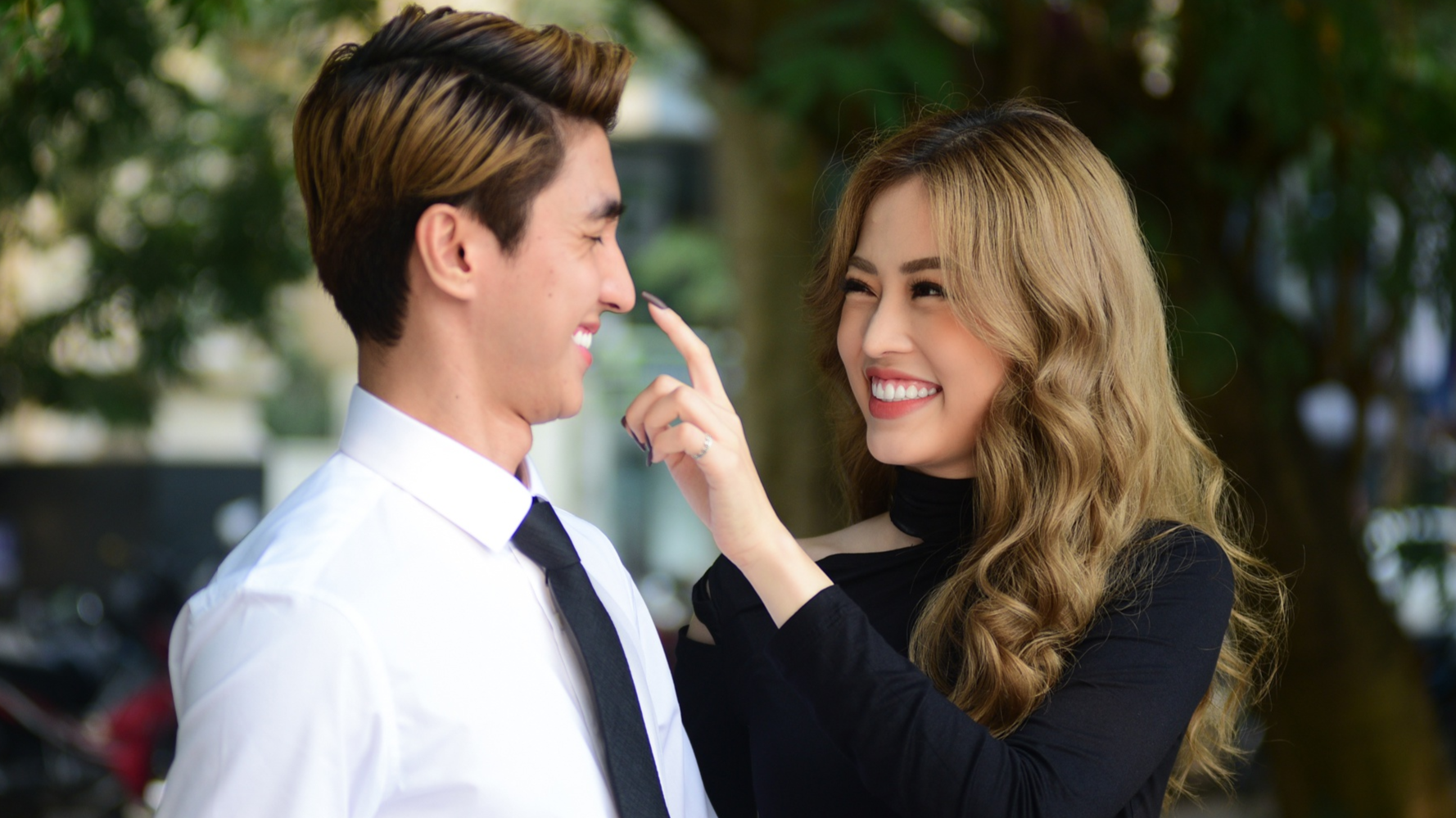 A hau Phuong Nga tinh cam xuong pho voi ban trai Binh An hinh anh