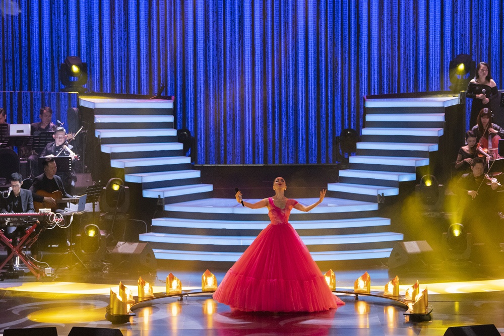 Le Quyen live show Ha Noi anh 2