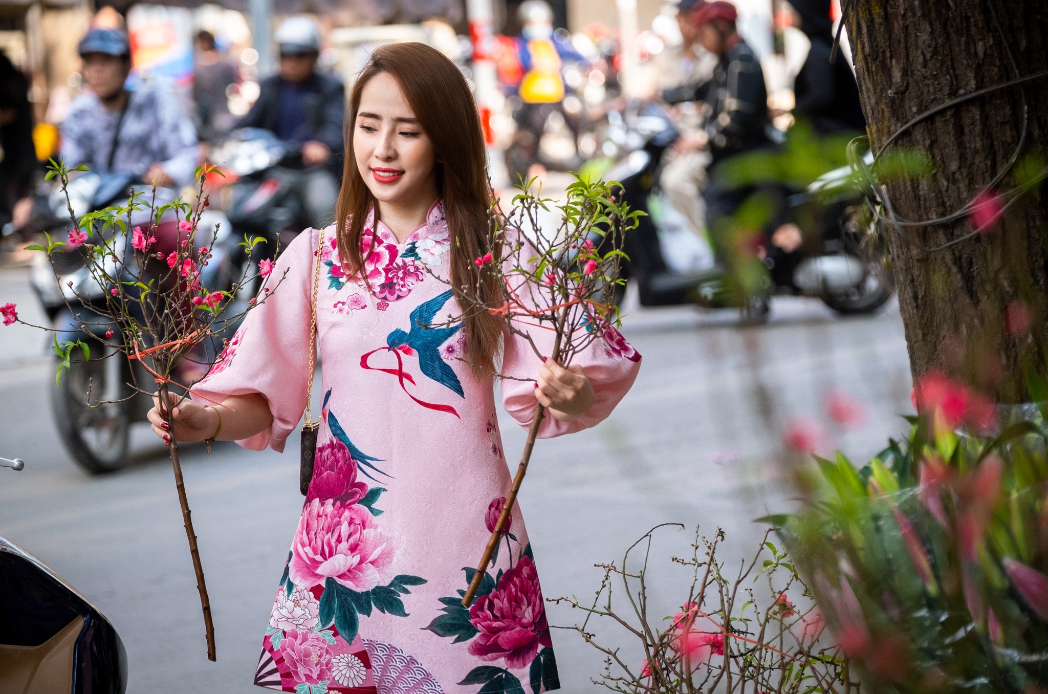 Quynh Nga cung ong Cong ong Tao anh 2