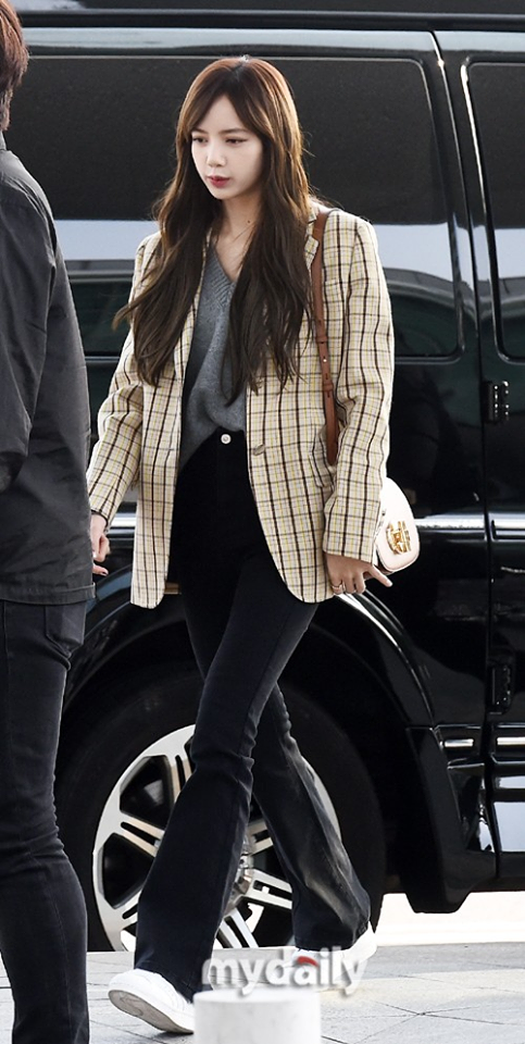 Lisa (BlackPink) thay đổi tóc mái ảnh 4 Lisa (BlackPink) thay doi toc mai anh 4