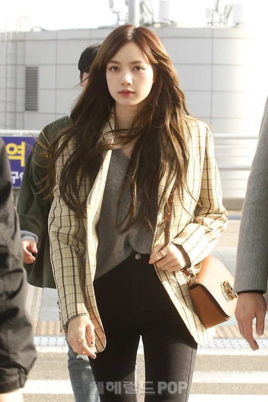 Lisa (BlackPink) thay doi toc mai anh 7