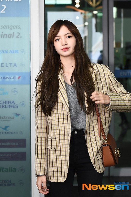 Lisa (BlackPink) thay doi toc mai anh 3