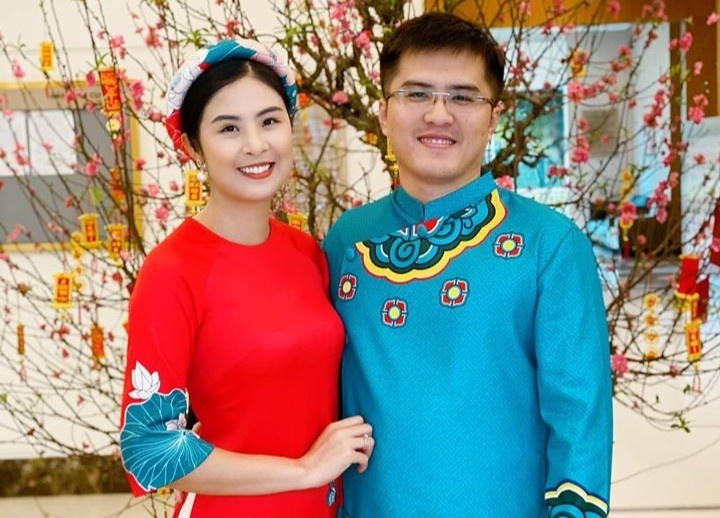 Hoa hau Ngoc Han rang ro ben ban trai hinh anh