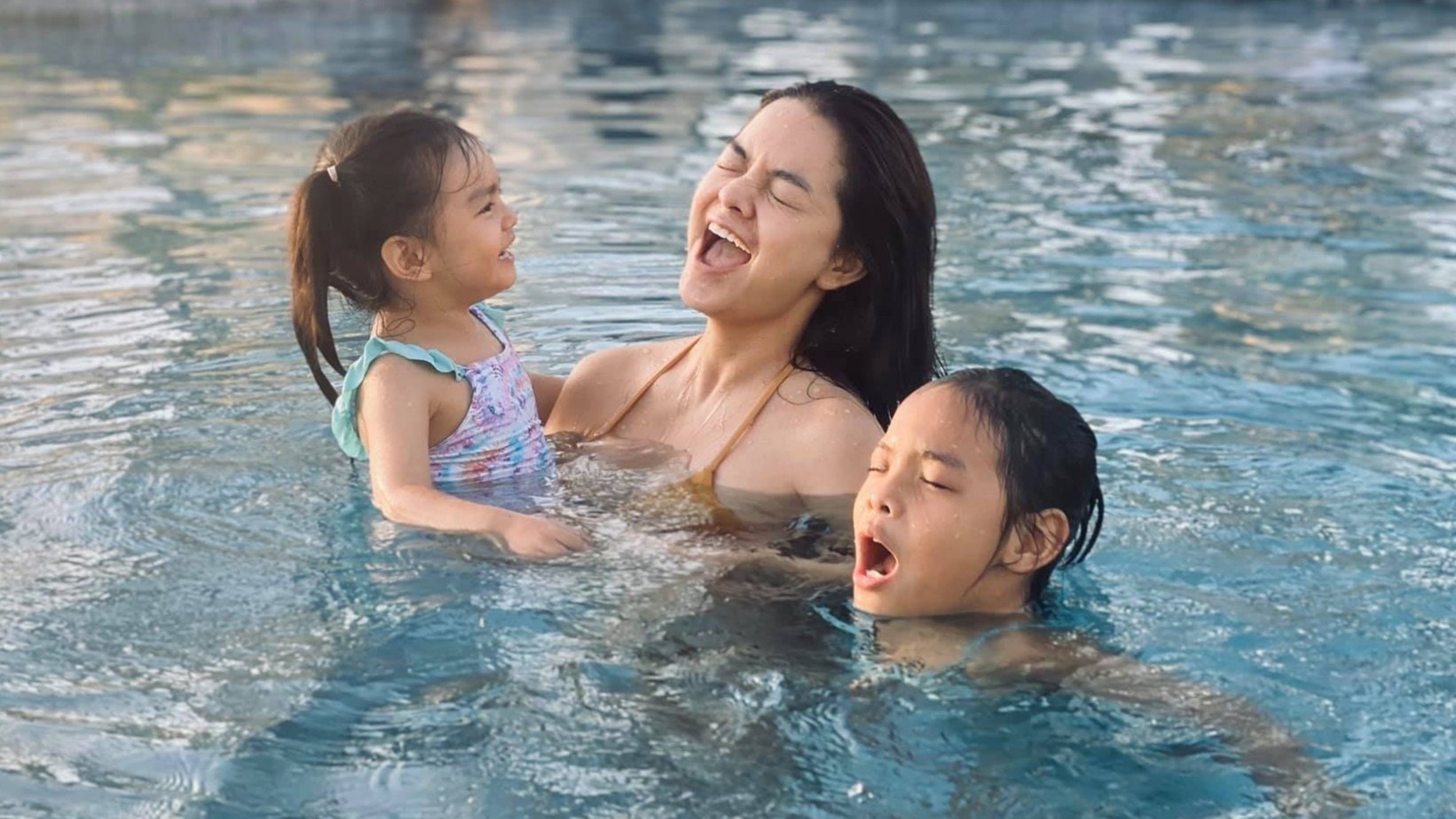 Quynh Anh di choi Tet cung gia dinh Quang Huy va hai con hinh anh