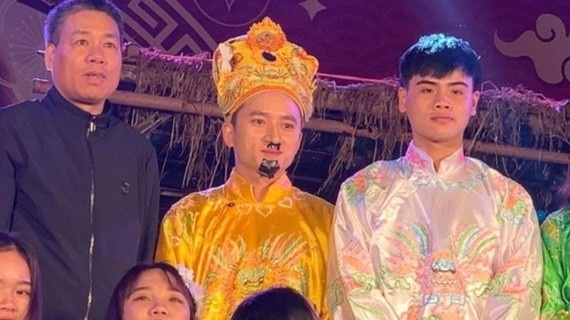 Phan Manh Quynh dong Ngoc Hoang o que hinh anh