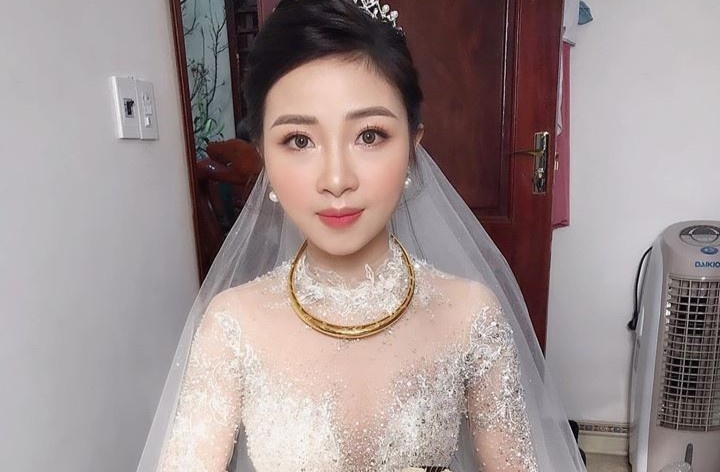 Vay cuoi cua vo cau thu Van Duc co gia 600 trieu dong? hinh anh