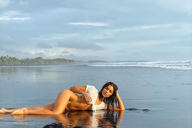 Tap chi ao tam Sports Illustrated 2020 anh 1