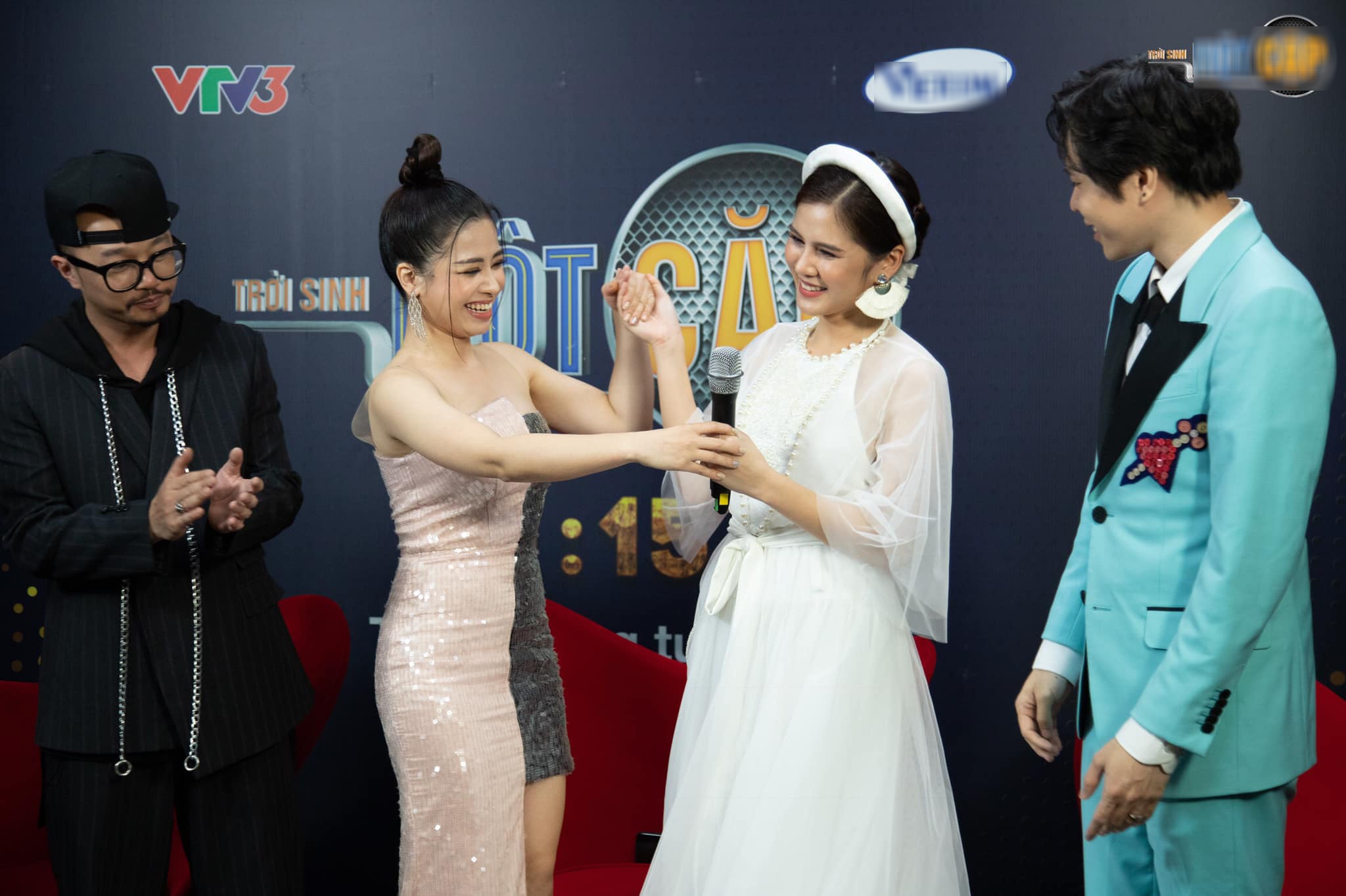 A hau Kieu Loan vua hat vua rap anh 2