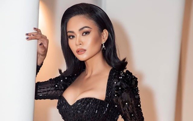 Mau Thuy bi chi trich vi anh gac chan trong rap phim hinh anh